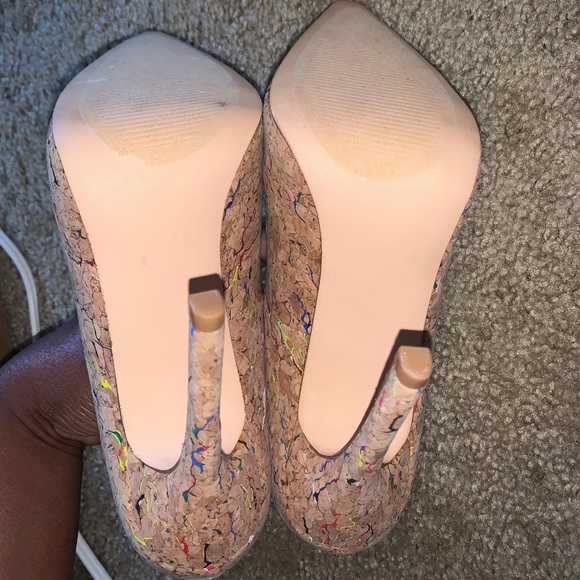 Cream colored Heels - Picture 2 of 3